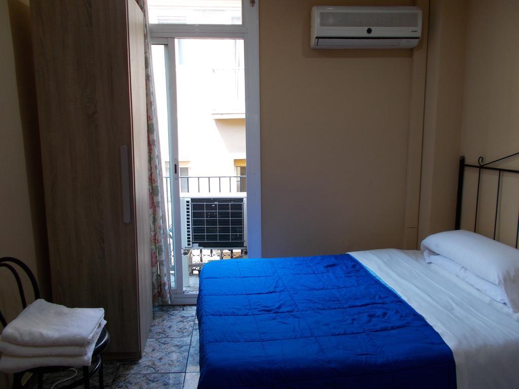 Hostal Nou Raval Barcelona Zewnętrze zdjęcie